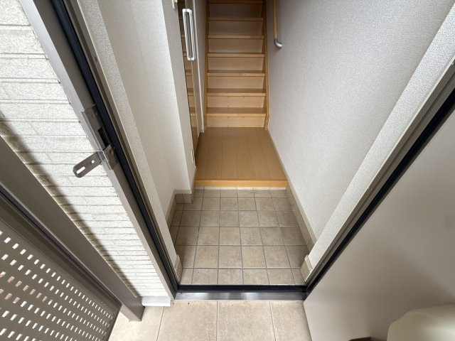 シン．シン．ハウスＤの玄関