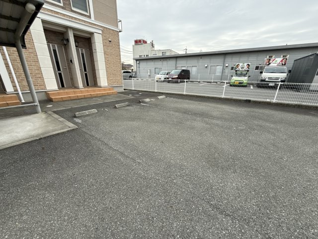 フラン・ブリーズの駐車場