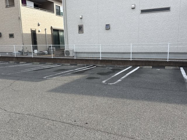 プリムローズの駐車場