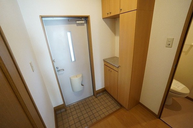 ランドコア田町の玄関