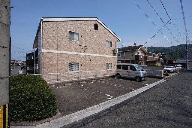 ランドコア田町の駐車場