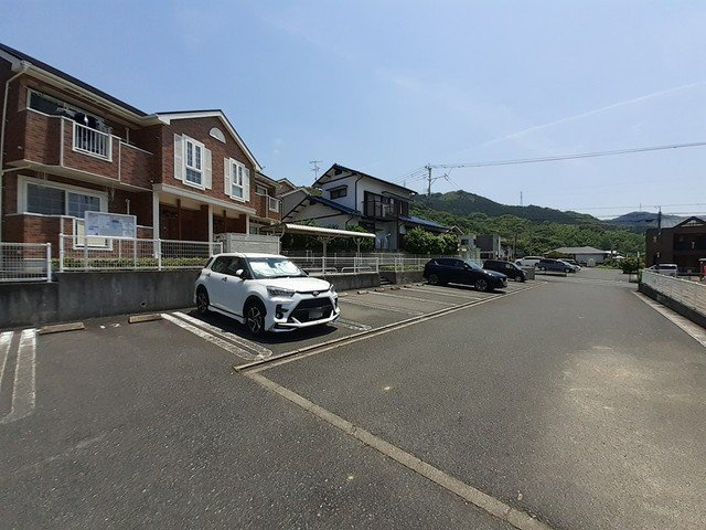 ジュネス馬場Ａの駐車場