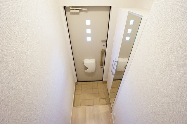 リンダカーサの玄関