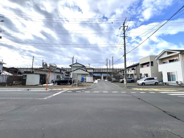 紫波町中島字鷲内　土地の前面道路含む現地写真