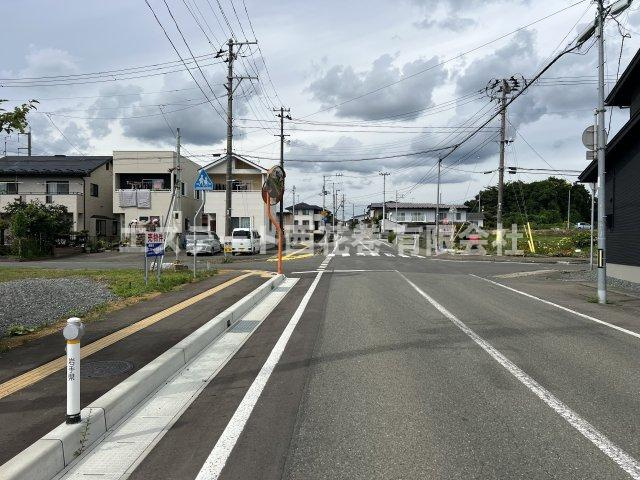 紫波町中島字鷲内　土地の前面道路含む現地写真