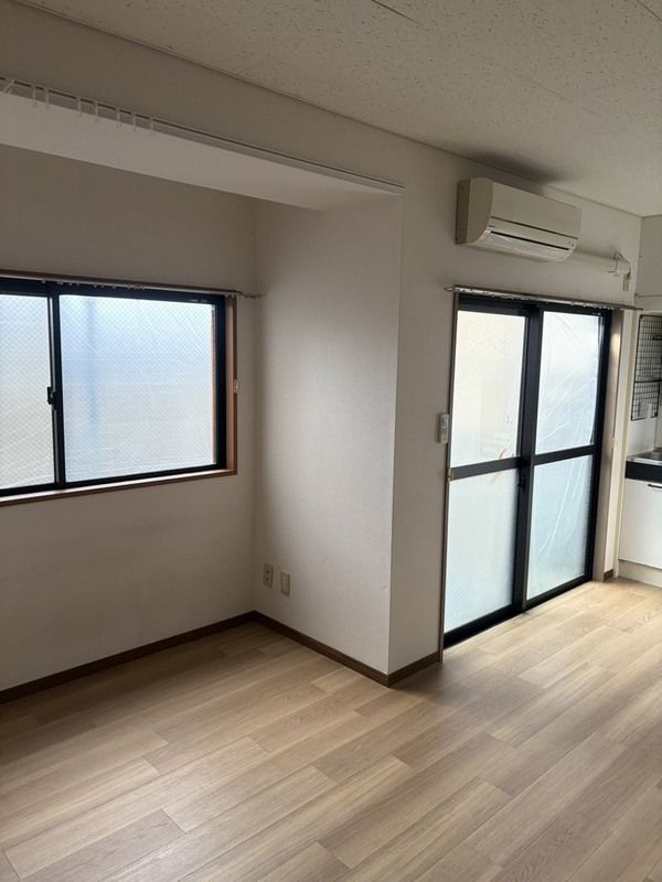 ウエムラビルの居間・リビング