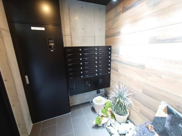 LeGioie西高蔵駅のエントランス