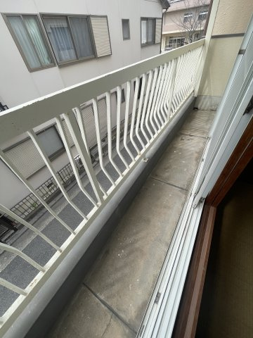 大黒町３丁目貸家Aのバルコニー
