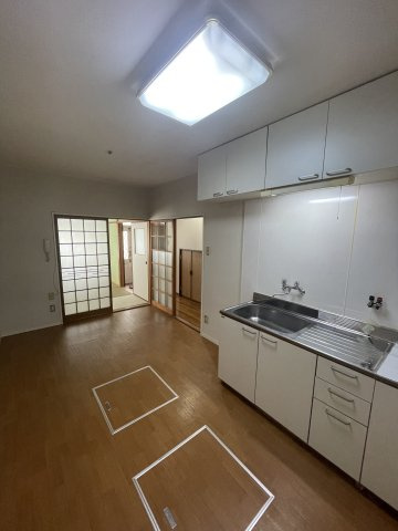 大黒町３丁目貸家Aの居間・リビング