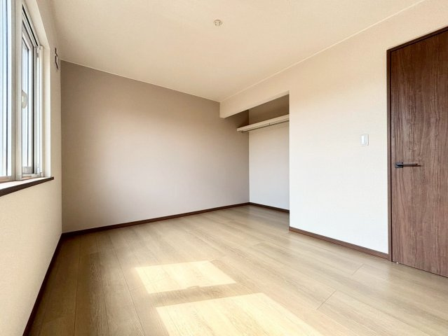新琴似12条11丁目　戸建の洋室