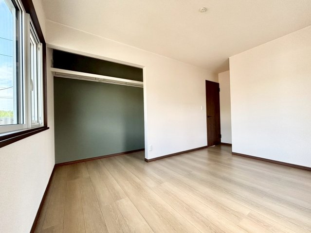 新琴似12条11丁目　戸建の洋室