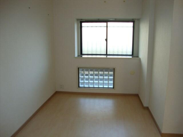 ベルウッド一之江の洋室