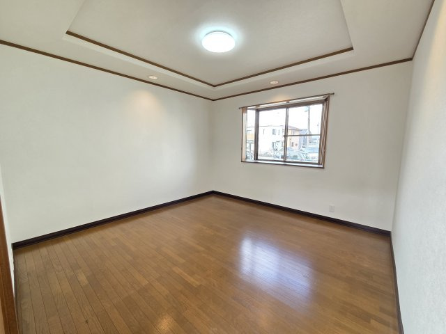 太田市鳥山上町　中古住宅の洋室|8帖の洋室。