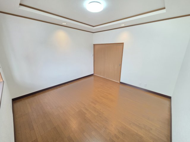 太田市鳥山上町　中古住宅の洋室|8帖の洋室。