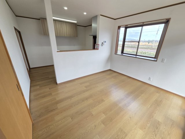 太田市鳥山上町　中古住宅の居間・リビング|12帖のリビング
