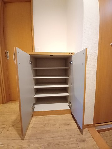 アルメゾンエナビオスの収納|収納もある玄関です