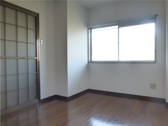 加東市上滝野のハイツの内装