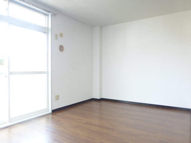 加東市上滝野のハイツの内装