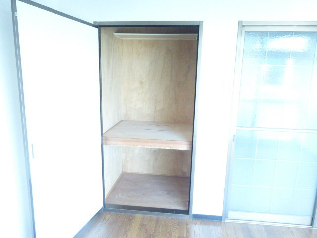 加東市上滝野のハイツの収納