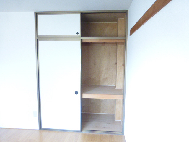 加東市上滝野のハイツの収納