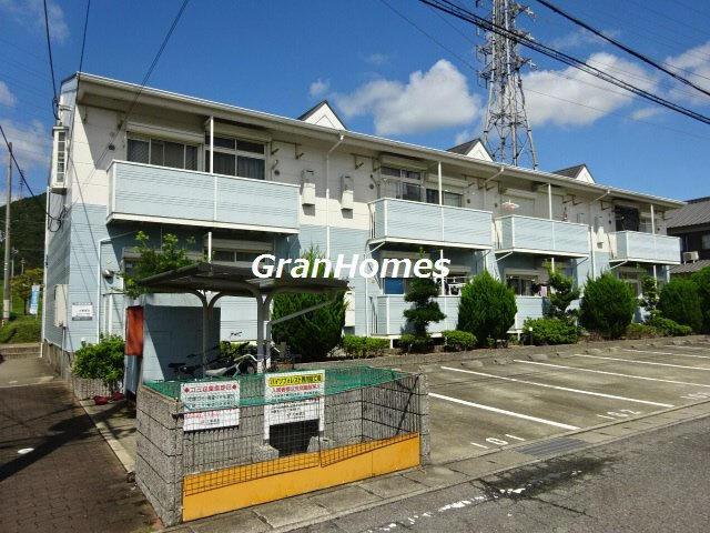 加東市上滝野のハイツの外観