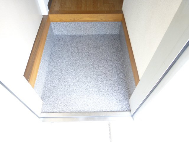 加東市上滝野のハイツの玄関