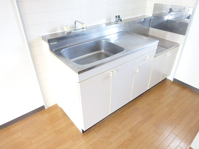 加東市上滝野のハイツの内装