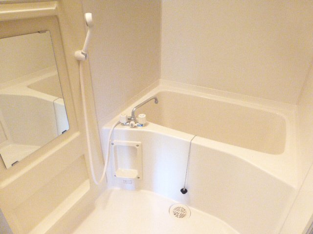 加東市上滝野のハイツの浴室