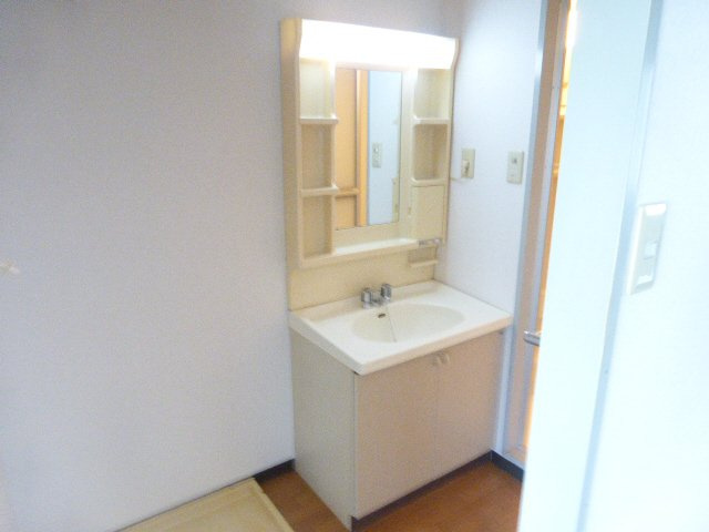 加東市上滝野のハイツの洗面所