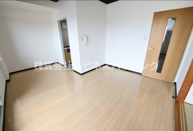 INSURANCE(インシュランス) BLDG.(ビルディング) Ⅸ(ナイン)船橋の居間・リビング|使いやすい居間です