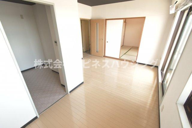 INSURANCE(インシュランス) BLDG.(ビルディング) Ⅸ(ナイン)船橋の居間・リビング