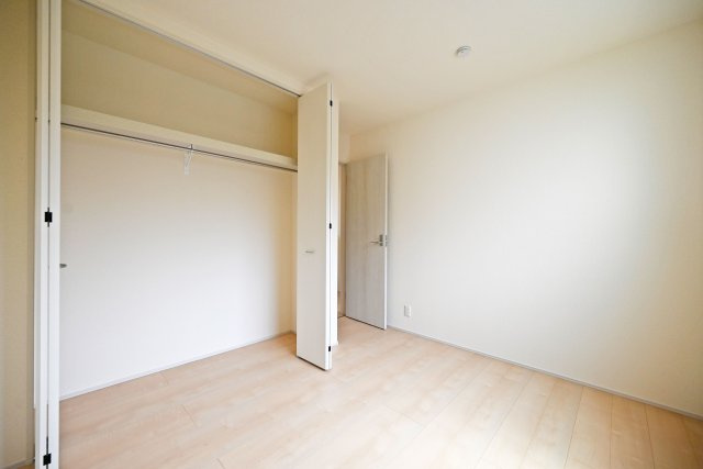 リーブルガーデン尼崎市南初島町新築一戸建て｜3LDK＋駐車1台可の収納|-洋室5.2帖(2F)-