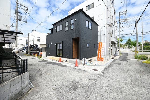 リーブルガーデン尼崎市南初島町新築一戸建て｜3LDK＋駐車1台可の前面道路含む現地写真|南東角地の限定1区画！即日のご内覧が可能です。
皆様からのご連絡を心よりお待ちしております。