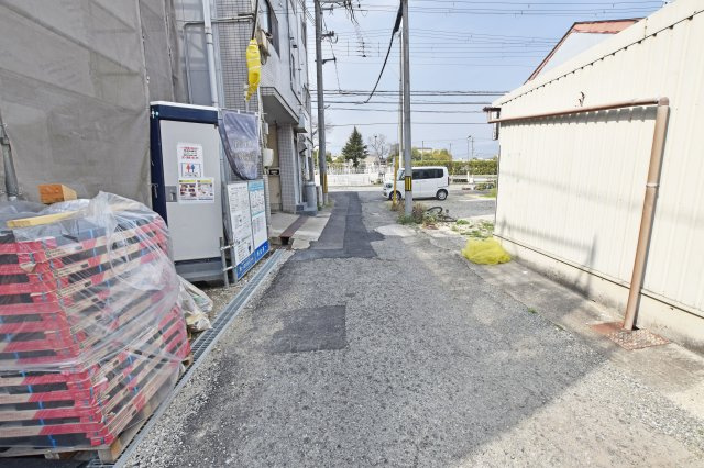 リーブルガーデン尼崎市南初島町の前面道路含む現地写真|南側前面道路、幅員4ｍ