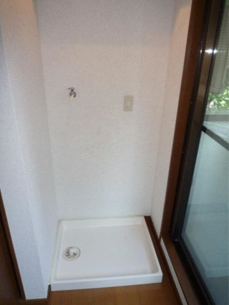 ガーデンパレス早稲田の設備|室内洗濯機置場★上に棚もあるので便利です♪