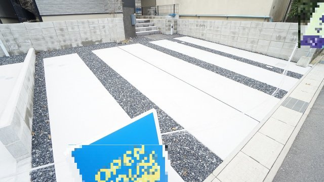 【駐車場】 | 東区福田８丁目　４ＬＤＫ＋ＳＩＣ、ランドリーＲ、ＷＩＣ、サンＲ付き新築 | ひろびろ駐車場
車２台～駐車できます