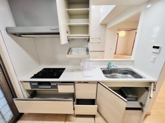 【キッチン】 | 千葉市美浜区稲毛海岸５丁目　中古戸建　JR京葉線【稲毛海岸駅】 | お料理しながら大切な家族との会話を楽しむ。家族のコミュニケーションが生まれるキッチンです