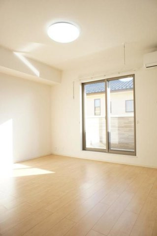 ブリーゼ・カーサⅡの居間・リビング