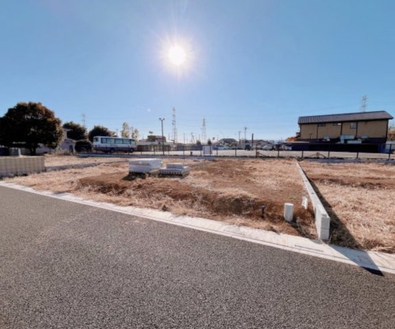 【前面道路含む現地写真】 | 東松山市石橋第1期　ワイウッドコート　新築戸建　全5棟　3号棟