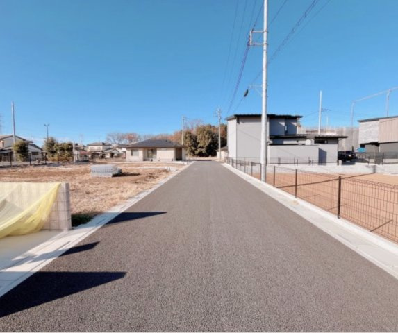【前面道路含む現地写真】 | 東松山市石橋第1期　ワイウッドコート　新築戸建　全5棟　3号棟