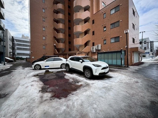 ダイアパレス北五条第弐の駐車場