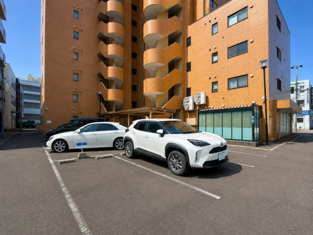 ダイアパレス北五条第弐の駐車場