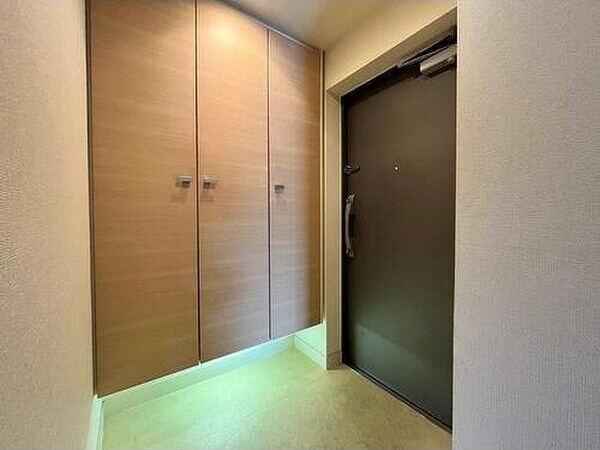 ファミリアーレ大曽根の玄関