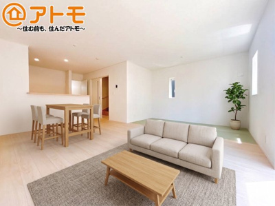 【居間・リビング】 | 沼津市高尾台第6　新築一戸建て　2号棟 | 家族団らんのイメージは、リビングを思い浮かべませんか？リビングこそ広々とした空間が良いですね♪