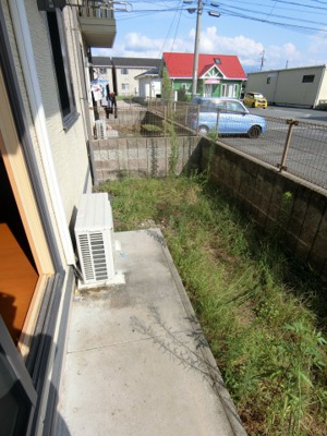 【庭】 | グリーンスクエアC棟 | イメージ102号室の写真（反転あり）