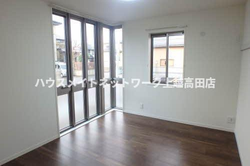 マストテラス上越春日野の内装|ＬＤＫ