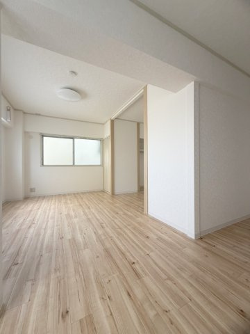 広島市南区仁保新町２丁目の賃貸マンションの居間・リビング