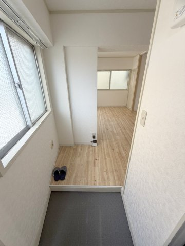 広島市南区仁保新町２丁目の賃貸マンションの玄関