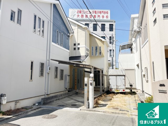 堺市西区鳳西町　中古戸建の寝室|天井が高く開放感たっぷりの寝室です♪南西向きのバルコニーに面し日当たりも良好♪