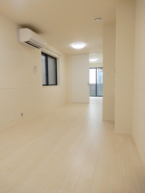 Ｊ．Ｊ　ａｎｅｌａの居間・リビング|10.7帖LDK★床暖房つき★